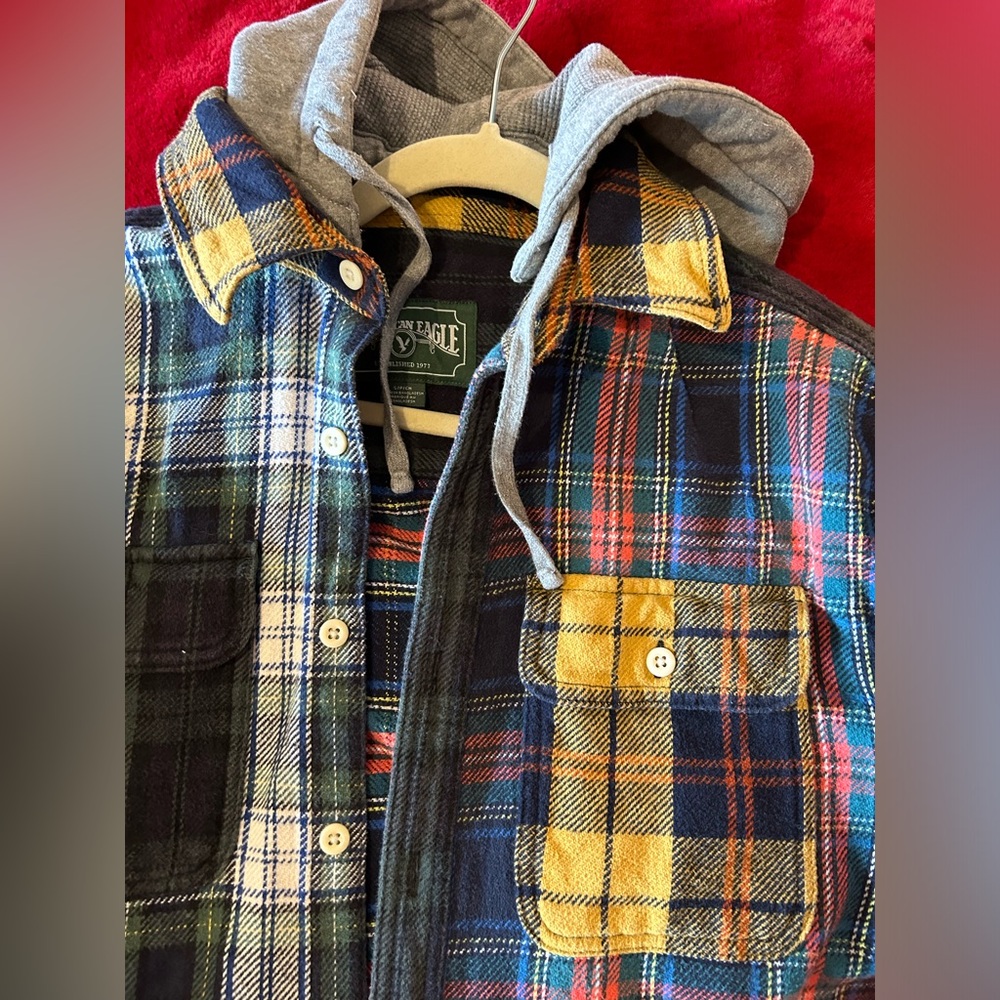 Heavy duty, worn in, vintage hooded flannel.  Adult size Small. - Picture 5 of 10